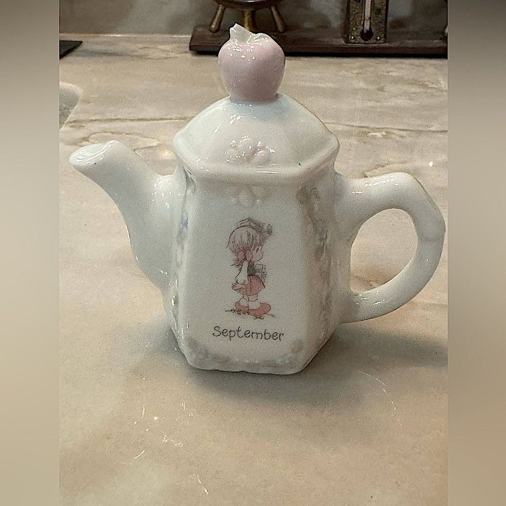 1993 precious moments collection White Ceramic Teapot 4x3in